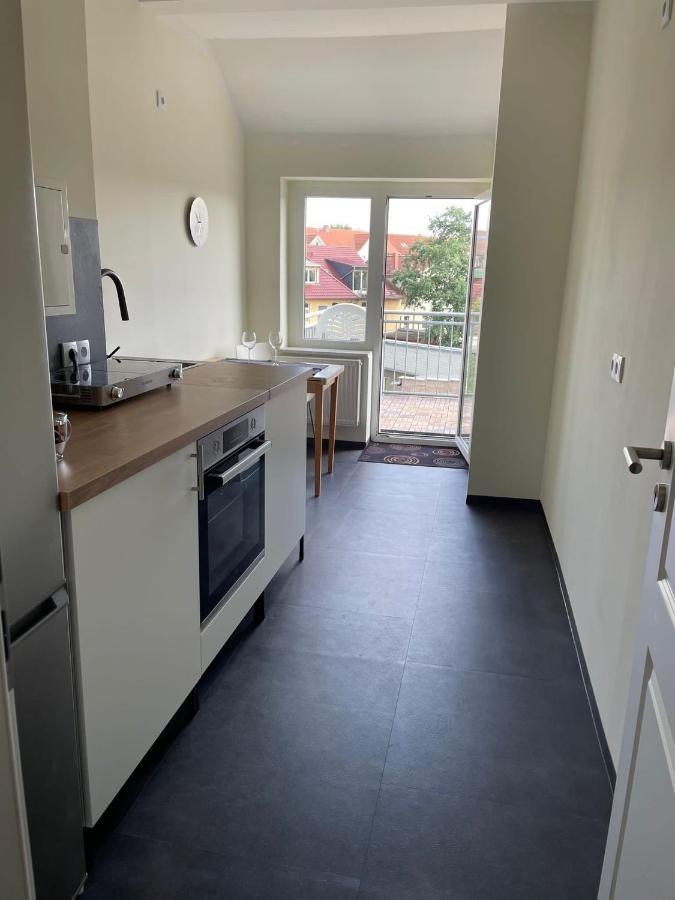 Schoene Neue 4 Zimmer Wohnung Mit Sued-Balkon Bis 8 Personen Naumburg  Bagian luar foto