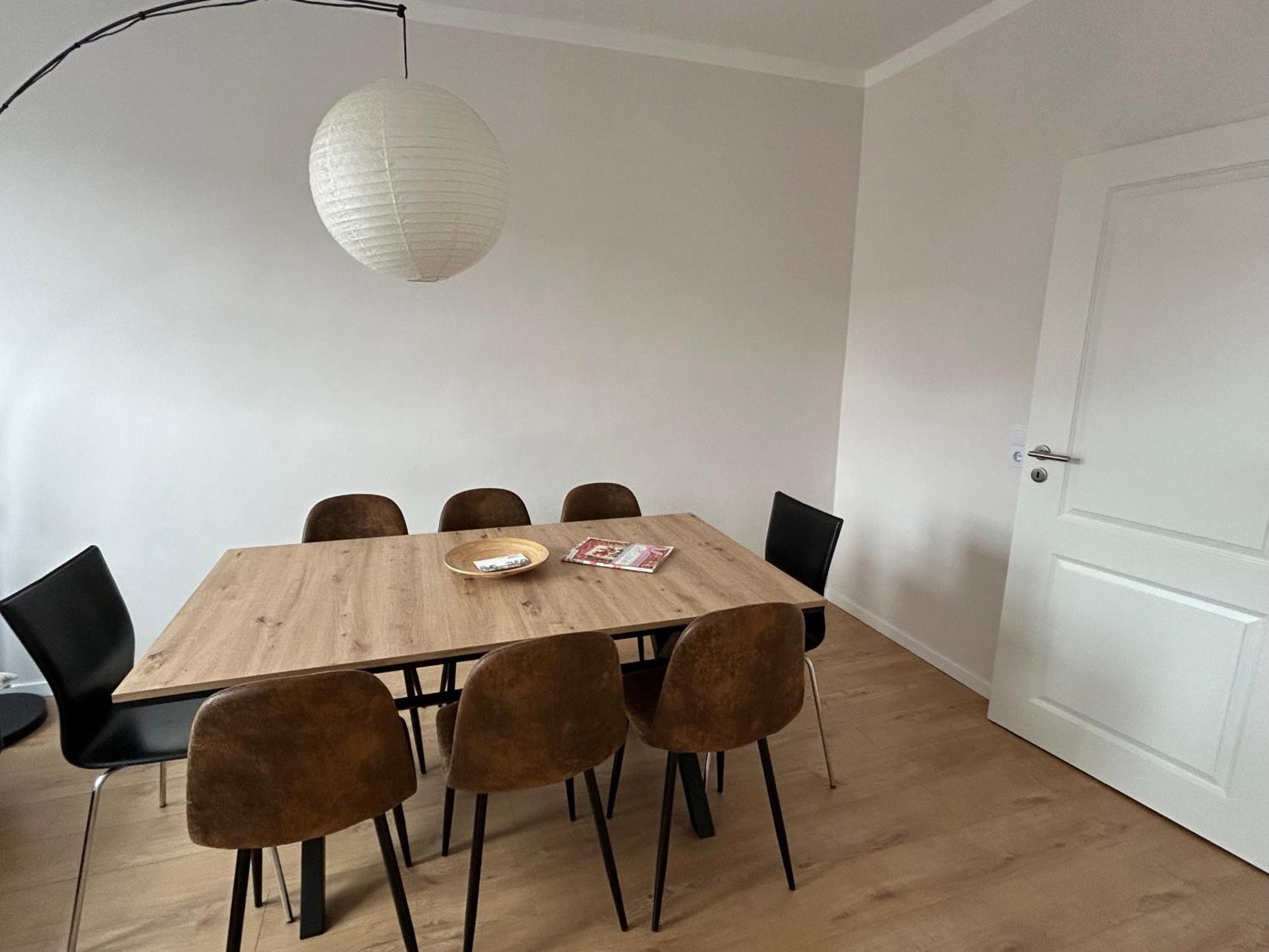 Schoene Neue 4 Zimmer Wohnung Mit Sued-Balkon Bis 8 Personen Naumburg  Bagian luar foto
