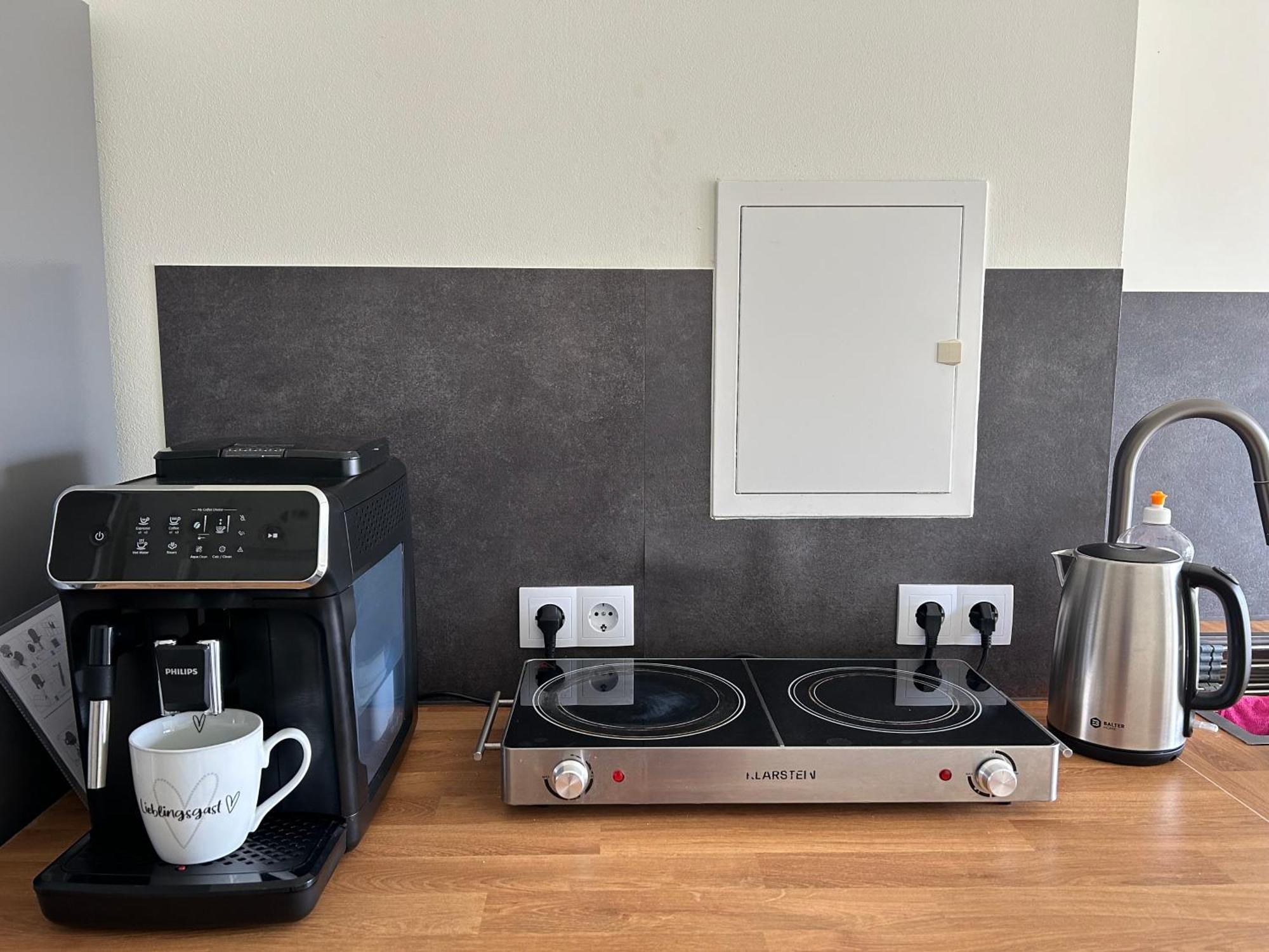 Schoene Neue 4 Zimmer Wohnung Mit Sued-Balkon Bis 8 Personen Naumburg  Bagian luar foto