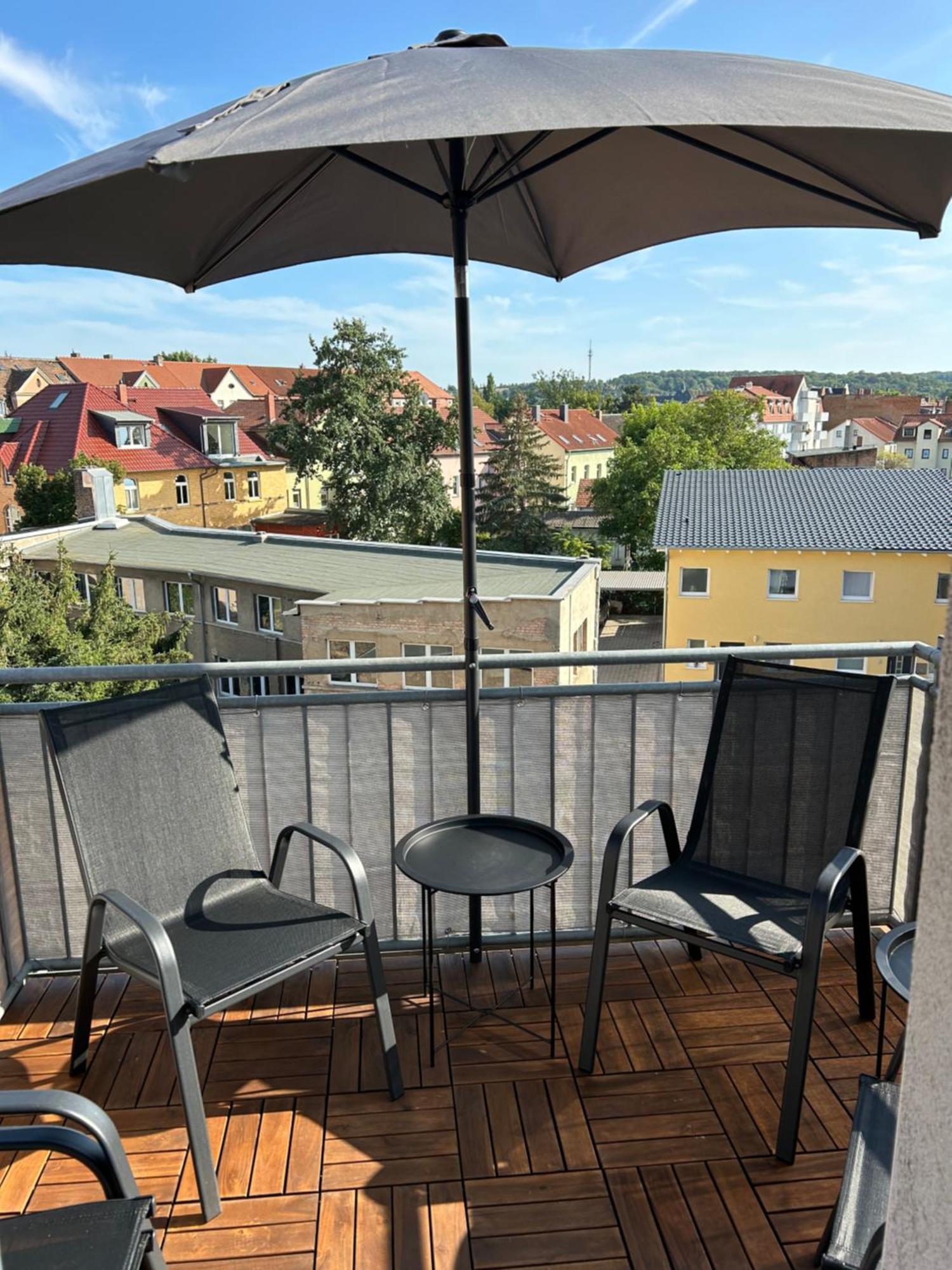 Schoene Neue 4 Zimmer Wohnung Mit Sued-Balkon Bis 8 Personen Naumburg  Bagian luar foto